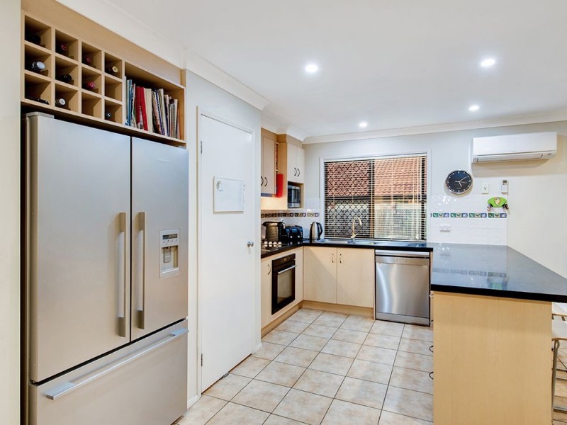 3 Hannam Cr, Forest Lake QLD 4078