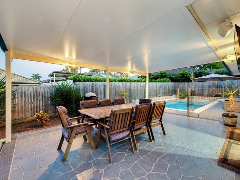 3 Hannam Cr, Forest Lake QLD 4078