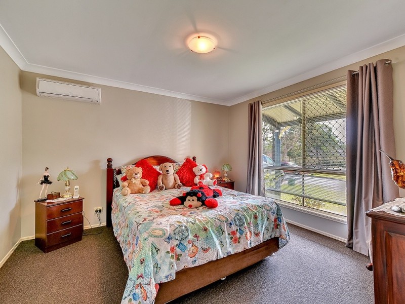 18 Paton Crescent, Forest Lake QLD 4078