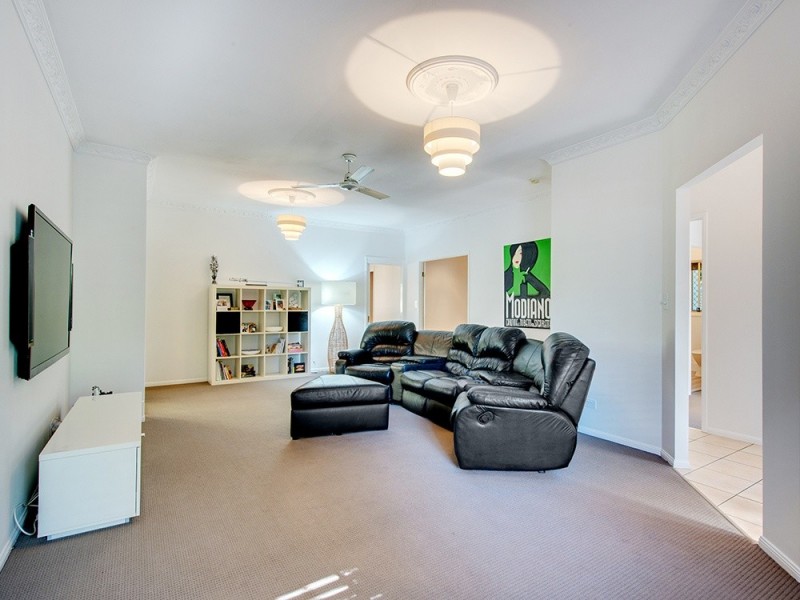 31 Dampier Cr, Forest Lake QLD 4078