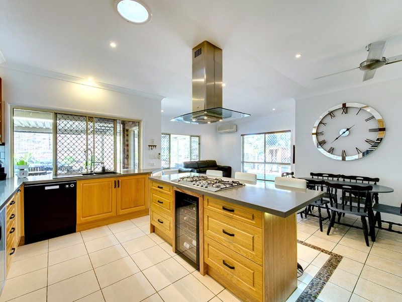 31 Dampier Cr, Forest Lake QLD 4078