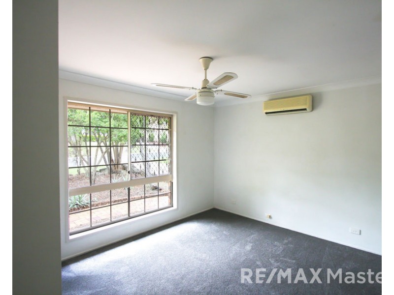 28 Westwood Drive, Hillcrest QLD 4118