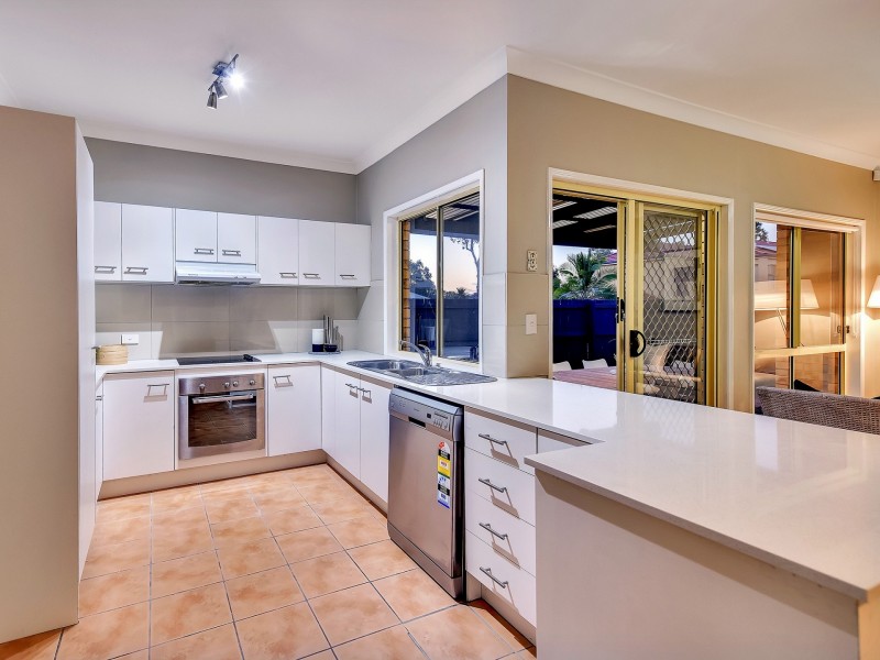 8 Catalina Cct, Forest Lake QLD 4078