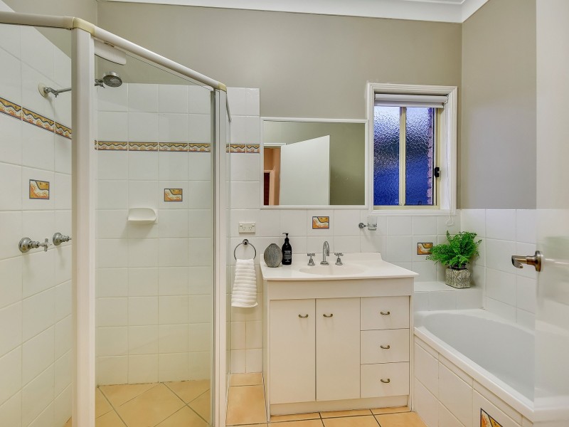 8 Catalina Cct, Forest Lake QLD 4078