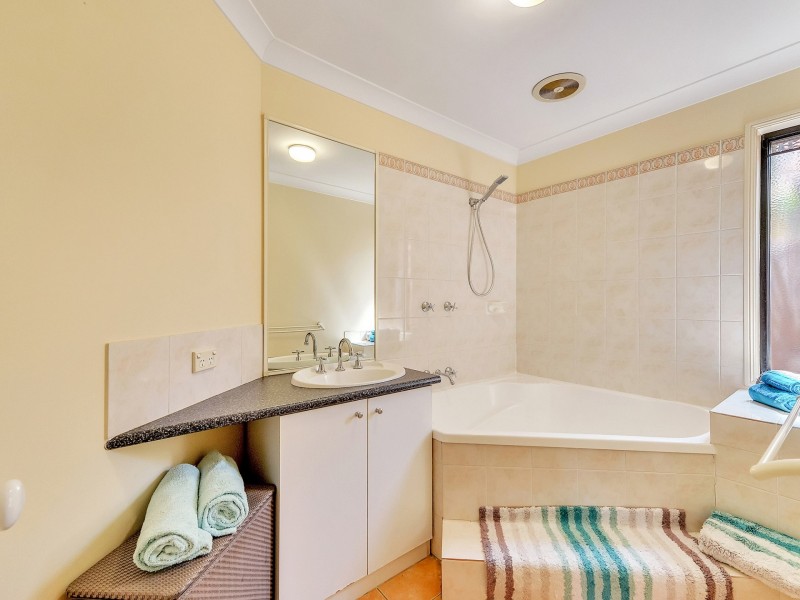 12 Sherwood Pl, Forest Lake QLD 4078