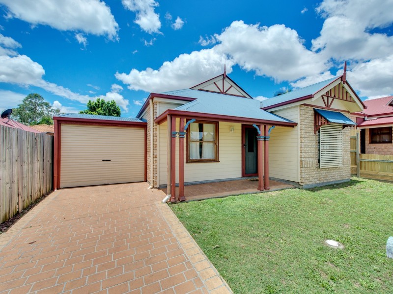 4 Moran Cr, Forest Lake QLD 4078