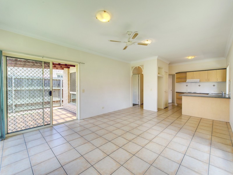 4 Moran Cr, Forest Lake QLD 4078