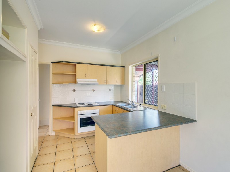 4 Moran Cr, Forest Lake QLD 4078