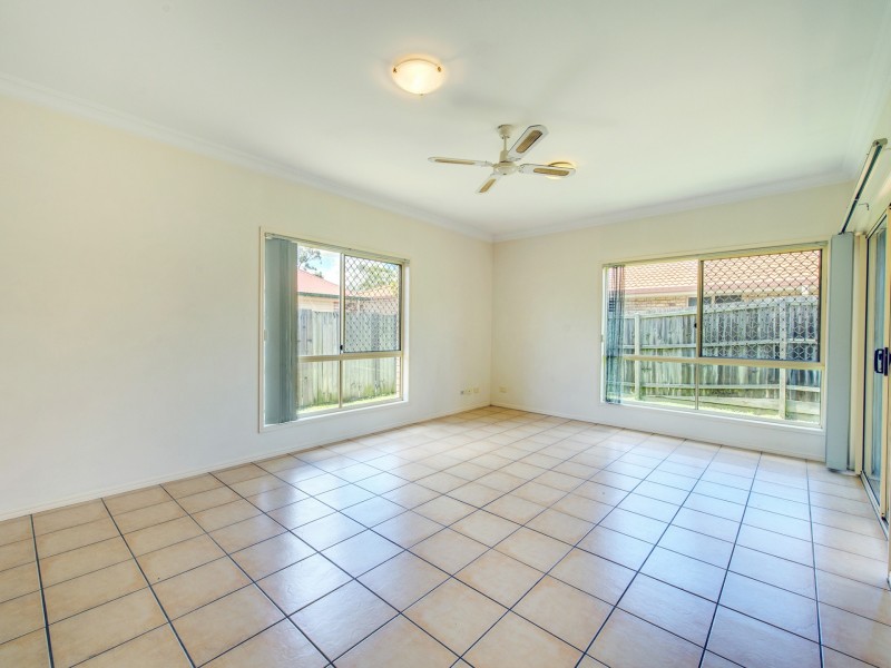 4 Moran Cr, Forest Lake QLD 4078