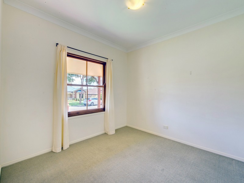 4 Moran Cr, Forest Lake QLD 4078