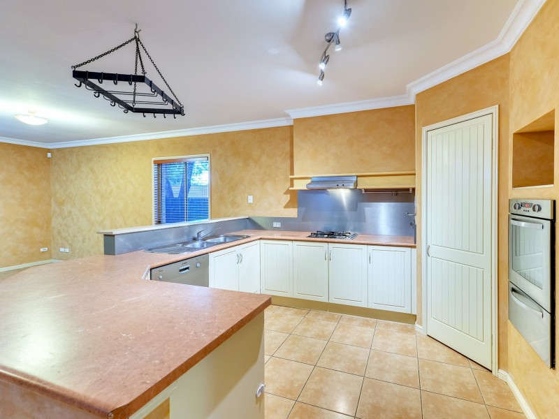 11 Danbulla Cr, Forest Lake QLD 4078