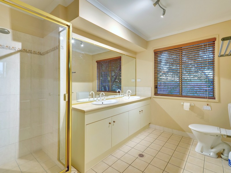 11 Danbulla Cr, Forest Lake QLD 4078