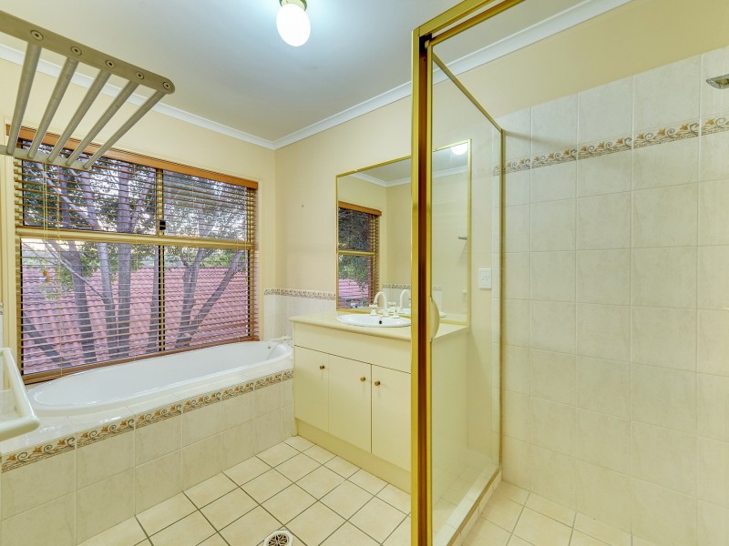 11 Danbulla Cr, Forest Lake QLD 4078