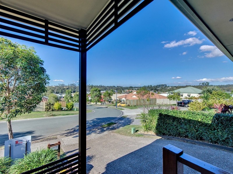 33 Riverside Cr, Springfield Lakes QLD 4300