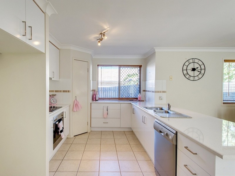 33 Riverside Cr, Springfield Lakes QLD 4300