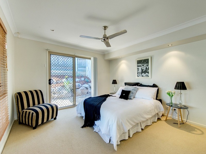 33 Riverside Cr, Springfield Lakes QLD 4300