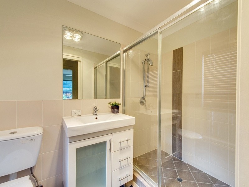 33 Riverside Cr, Springfield Lakes QLD 4300