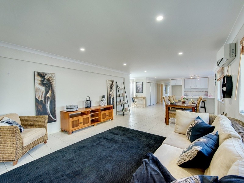 33 Riverside Cr, Springfield Lakes QLD 4300