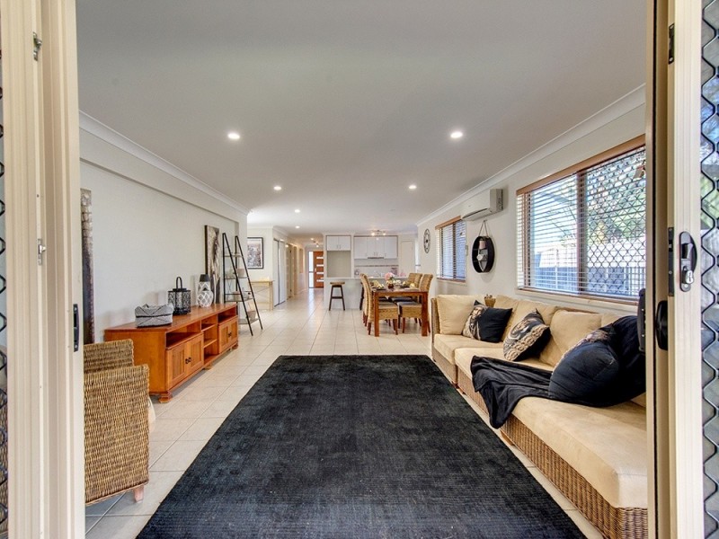 33 Riverside Cr, Springfield Lakes QLD 4300