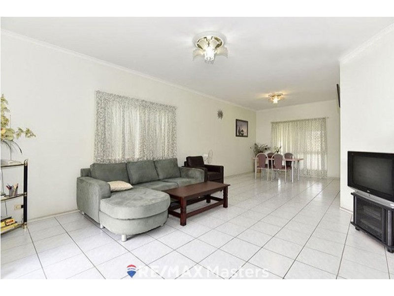 2 Pine Road, Richlands QLD 4077