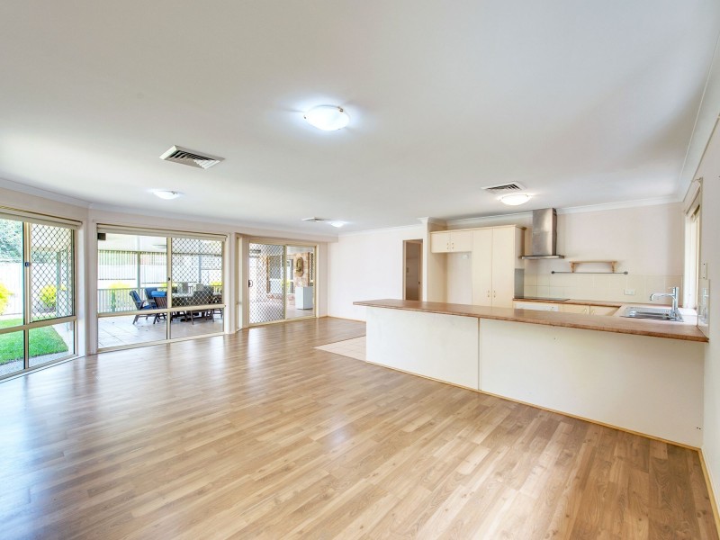 13 Pintail Cr, Forest Lake QLD 4078