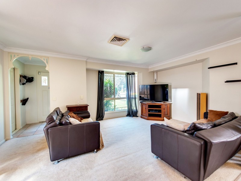 76 Banksia Cct, Forest Lake QLD 4078