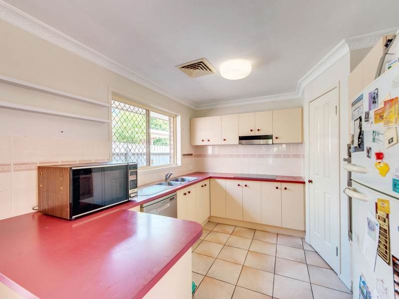 76 Banksia Cct, Forest Lake QLD 4078