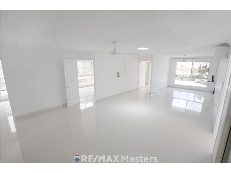 15 Mayfair Place, Stretton QLD 4116