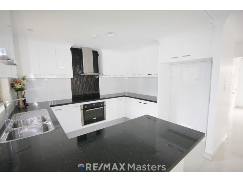 15 Mayfair Place, Stretton QLD 4116