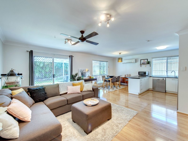 19 Dampier Cr, Forest Lake QLD 4078