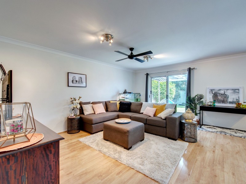 19 Dampier Cr, Forest Lake QLD 4078