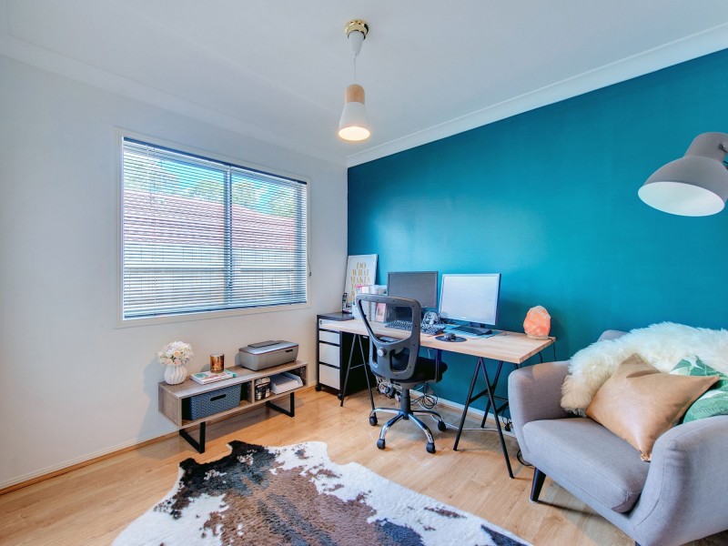 19 Dampier Cr, Forest Lake QLD 4078