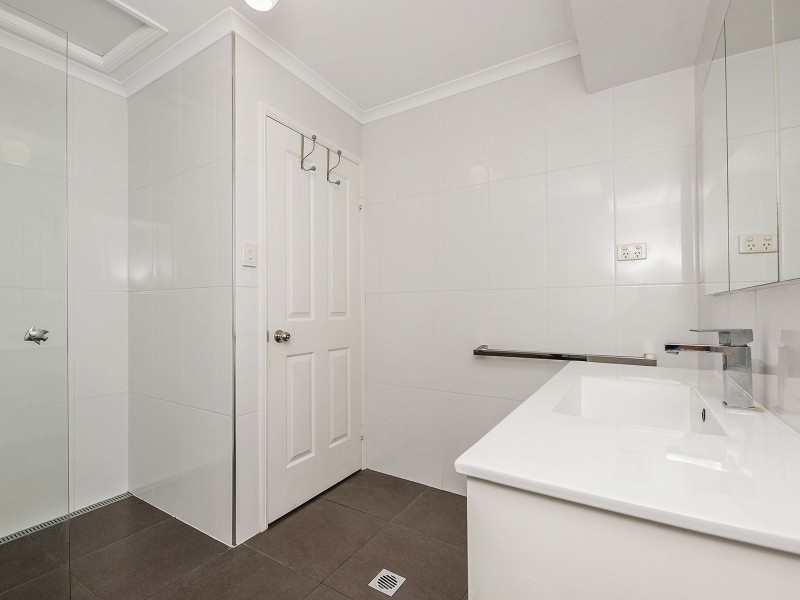 60 Beaufront Pl, Forest Lake QLD 4078