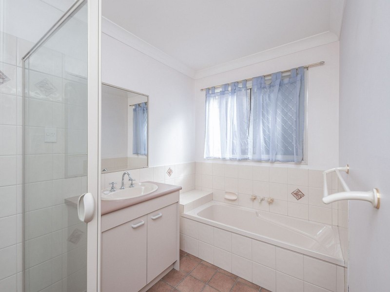 33 Prospect Cres, Forest Lake QLD 4078