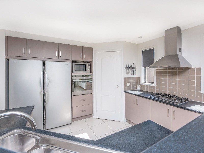 9 Van Asch Cl, Doolandella QLD 4077