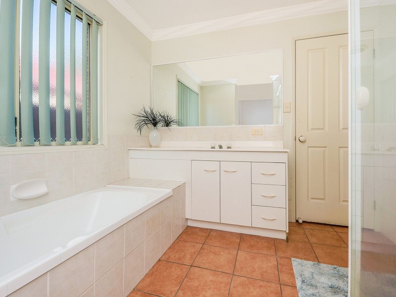 42 Regents Cct, Forest Lake QLD 4078