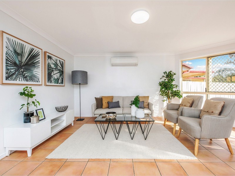 8 Pintail Cr, Forest Lake QLD 4078