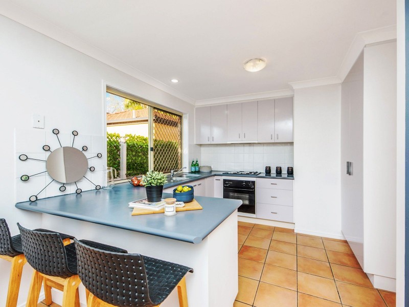 8 Pintail Cr, Forest Lake QLD 4078