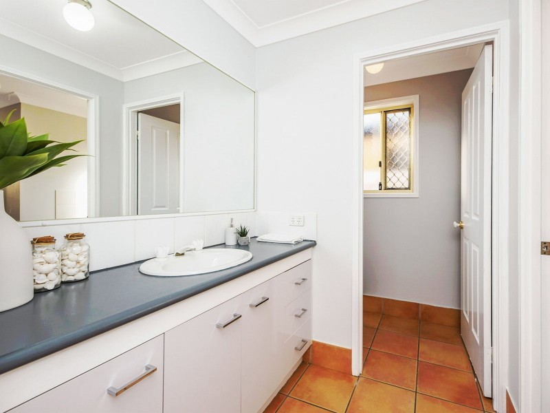 8 Pintail Cr, Forest Lake QLD 4078