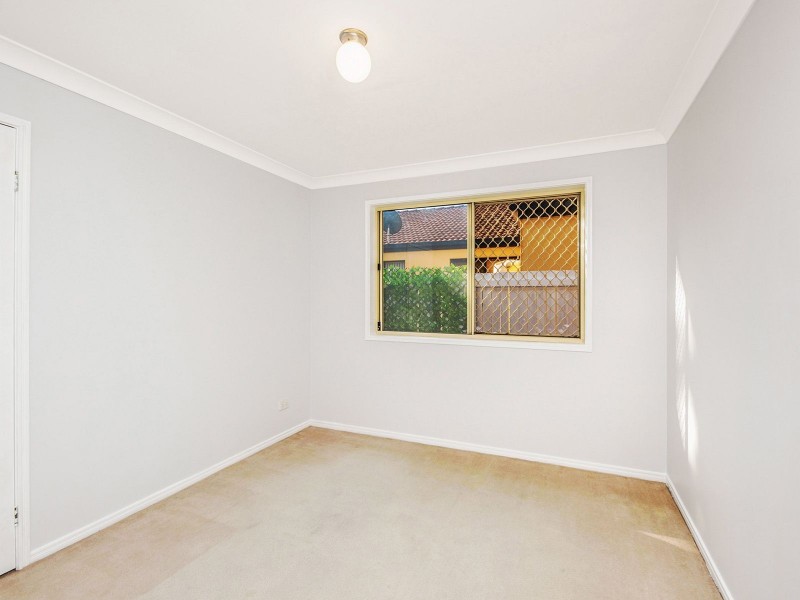 8 Pintail Cr, Forest Lake QLD 4078