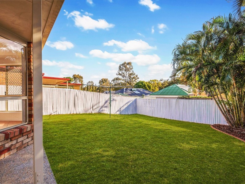 8 Pintail Cr, Forest Lake QLD 4078