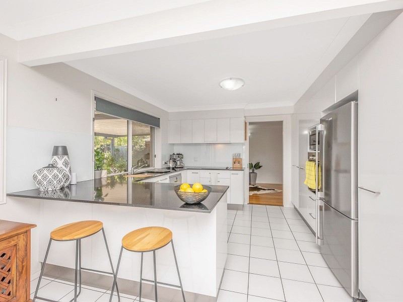 43 Wivenhoe Cct, Forest Lake QLD 4078