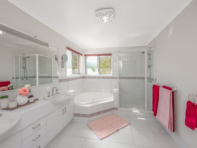 43 Wivenhoe Cct, Forest Lake QLD 4078