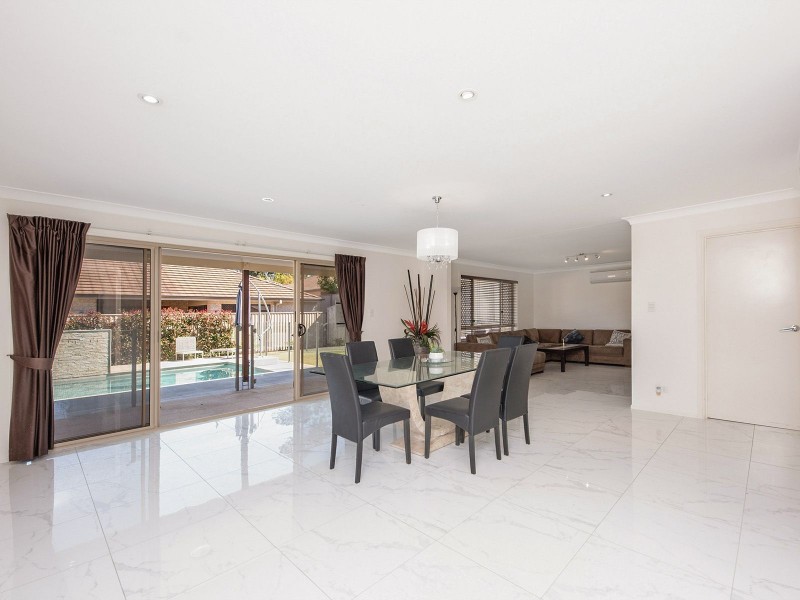 33 Degas Street, Forest Lake QLD 4078