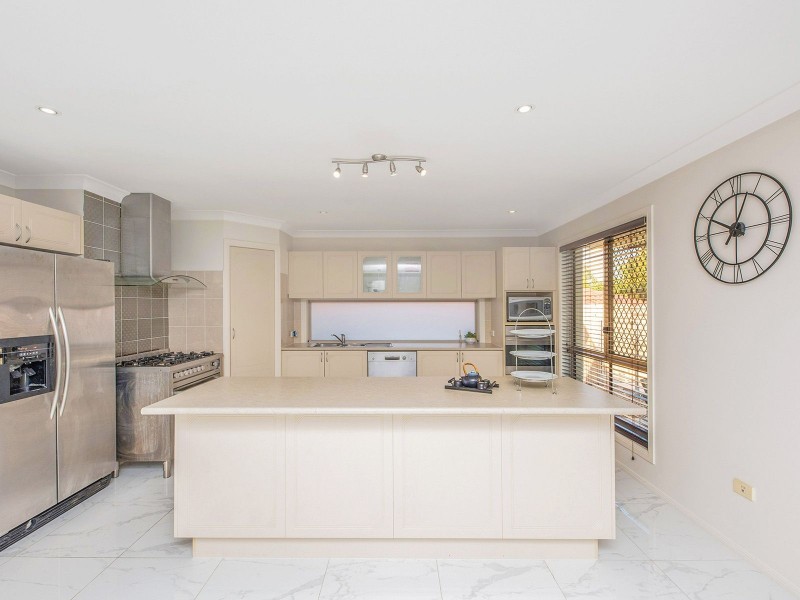 33 Degas Street, Forest Lake QLD 4078