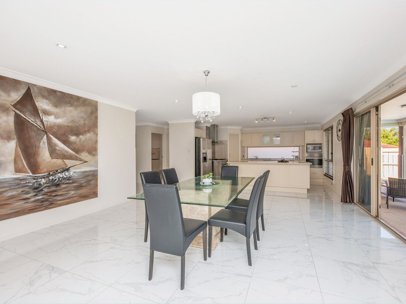 33 Degas Street, Forest Lake QLD 4078