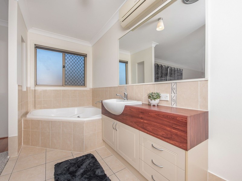 33 Degas Street, Forest Lake QLD 4078