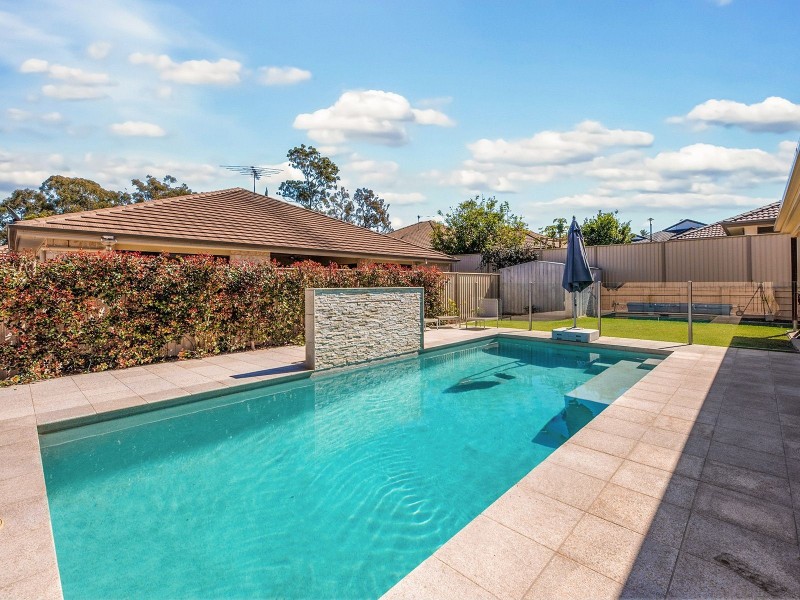 33 Degas Street, Forest Lake QLD 4078