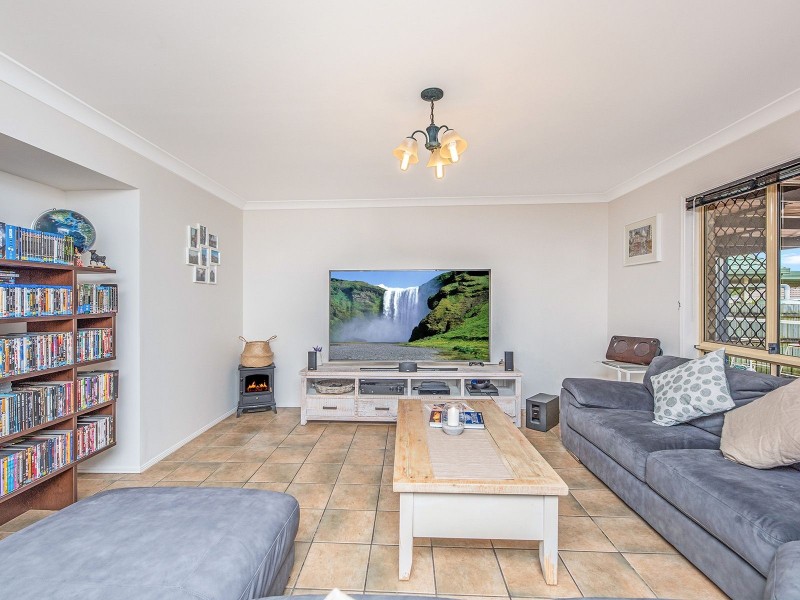 3 Blaxland Pl, Forest Lake QLD 4078