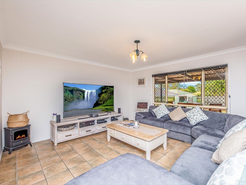3 Blaxland Pl, Forest Lake QLD 4078